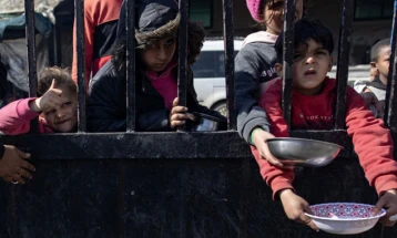 СЗО: Најмалку 112 палестински деца дневно примани во болниците во Газа поради неухранетост