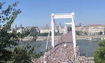 Стотици илјади луѓе се собраа на 30-годишнината од Парадата на гордоста во Будимпешта и покрај забраната