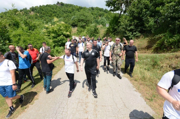 Директорот на БЈБ Јанев на планинарски марш во СВР Тетово