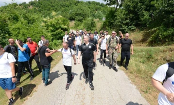 Директорот на БЈБ Јанев на планинарски марш во СВР Тетово