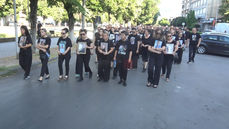 „Марш за ангелите“ во Кочани: Пожарот во „Пулс“ да не остане уште една трагедија затворена во архивите на неправдата, институциите да побрзаат со постапките