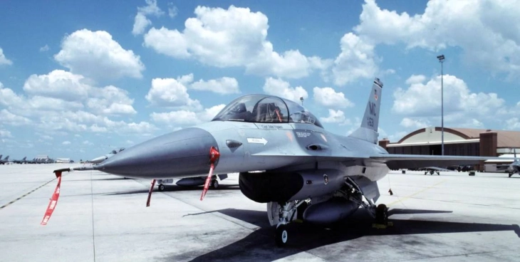 Загина пилот на украински Ф-16, авионот оштетен при одбивање на масовен руски напад