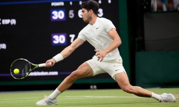 Alcaraz focused on present in bid for third straight Wimbledon title