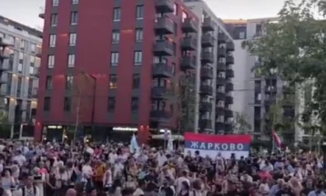 Илјадници луѓе протестираат пред Палатата на правдата во Белград, протести и низ населби во градот поради апсење студенти