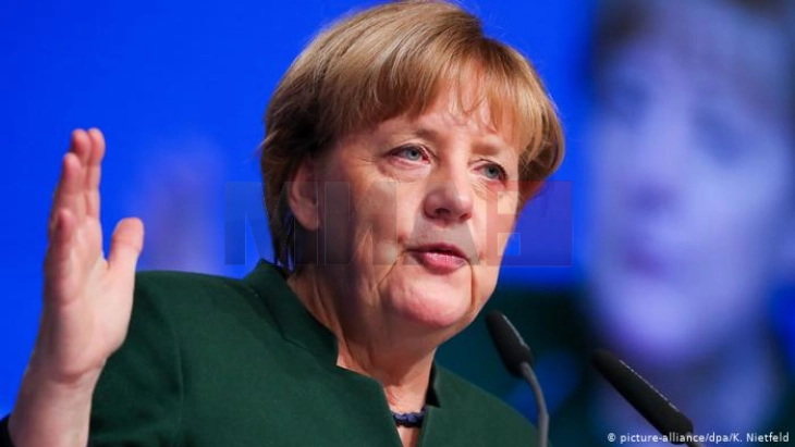 Merkeli kritikon politikën e Qeverisë gjermane ndaj azilkërkuesve