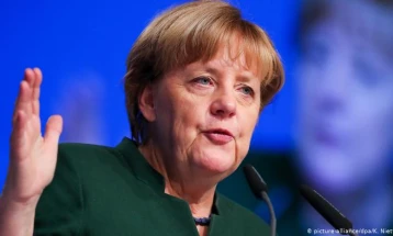 Merkel criticizes German government's policy on asylum seekers