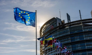 Новите правила за лажен екомаркетинг стојат во место поради кавги во Брисел