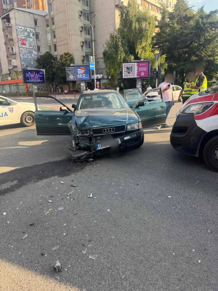 Dy persona të lënduar rëndë në një aksident në qendër të Shkupit (PLT)