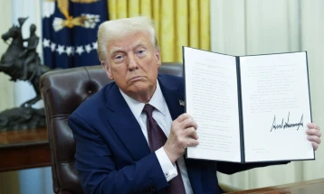 Трамп потпиша извршна наредба за укинување на санкциите врз Сирија