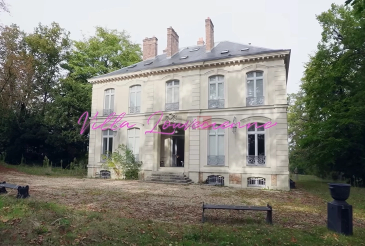 Вилата на Карл Лагерфелд кај Париз оди на аукција