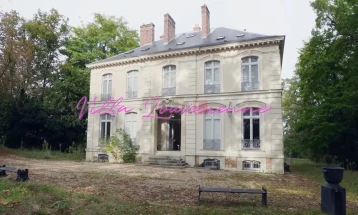 Вилата на Карл Лагерфелд кај Париз оди на аукција