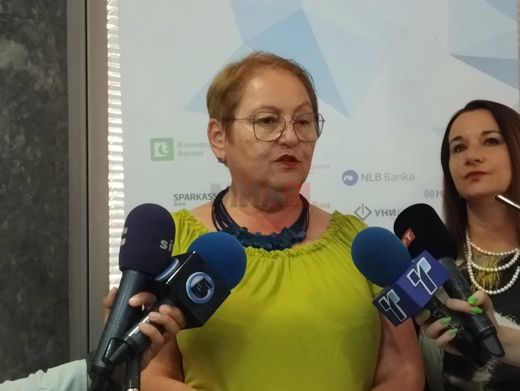 Janevska: Jam e kënaqur që edhe këtë vit po mbushen shkollat e mesme profesionale