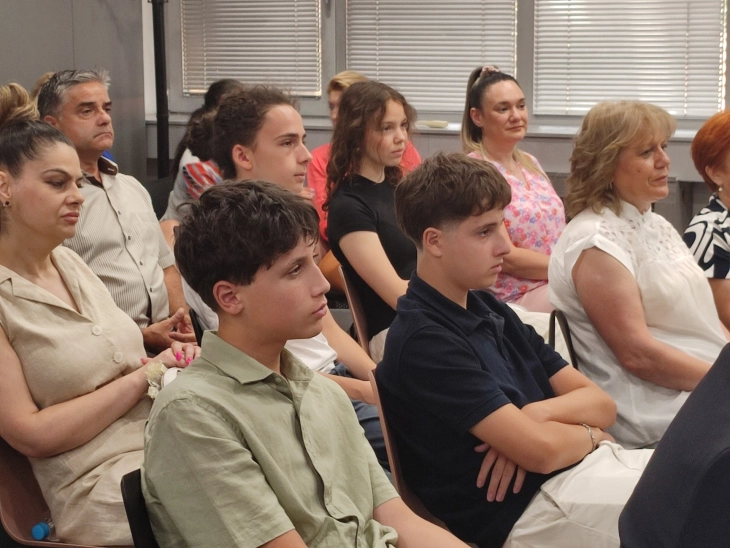 Ученици од Прилеп освоија второ место на Европскиот квиз на пари во Брисел во конкуренција од 70 000 натпреварувачи 