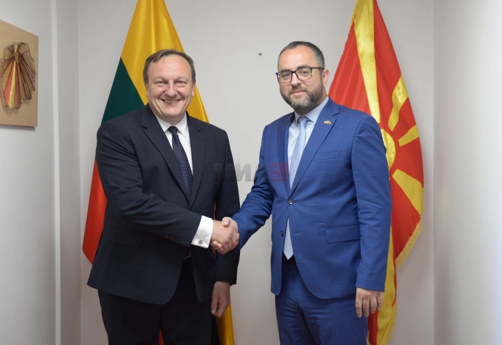 Toshkovski dhe Kondratoviç: Bashkëpunimi i shkëlqyer në fushën e sigurisë, nënshkrimi i protokollit për riatdhesim