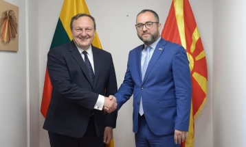 Toshkovski and Lithuania's Kondratovič sign readmission agreement