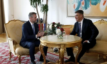 Повик на претседателите на Хрватска и Словачка: Војната во Украина не може да се реши со оружје, неопходен е дијалог со Русија