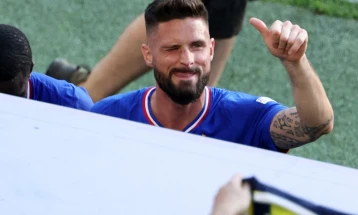 Жиру потпиша едногодишен договор со Лил