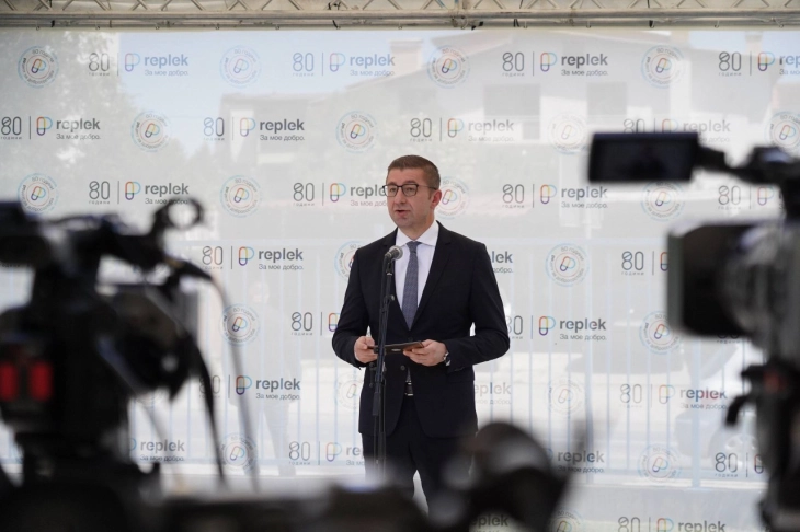 Мицкоски: Ние повикуваме на национален консензус со месеци, но опозицијата не бира средства како да ни забие нож во грб