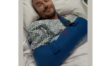 Бекам опериран, објавена слика од болницата