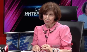 Siljanovska-Davkova: Identiteti nuk mund të njihet përmes ajvarit, verës dhe pinxhurit, besoj se deklarata e eurokomisares Kos është e rastësishme dhe e pafat