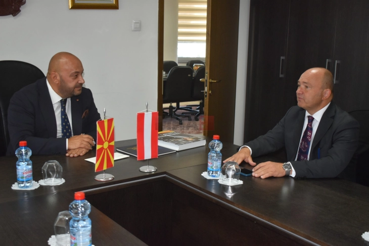 Takimi i kryetarit të Gjykatës Kushtetuese, Kostadinovski me ambasadorin austriak Martin Pamer