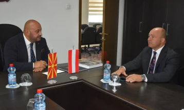 Takimi i kryetarit të Gjykatës Kushtetuese, Kostadinovski me ambasadorin austriak Martin Pamer