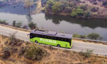 Најмалку 20 повредени откако се преврте автобус во северна Германија