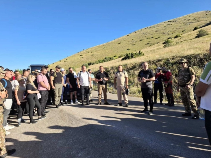 Директорот на БЈБ Александар Јанев на планинарење по Галичица со колегите од СВР Охрид