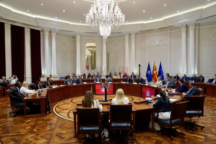 Janevska: Arsimi dhe shkenca nuk duhet të jenë faktor për shpërnguljen e të rinjve, por fusha për zhvillim personal dhe punësim