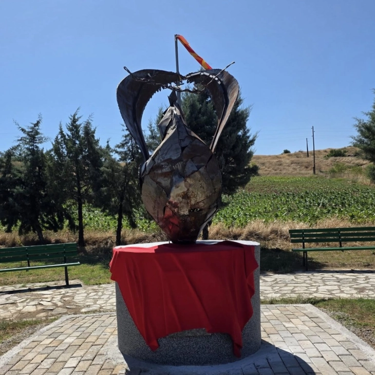 Во Чашка откриена скулптура на бранителот Дејанчо Богдановски