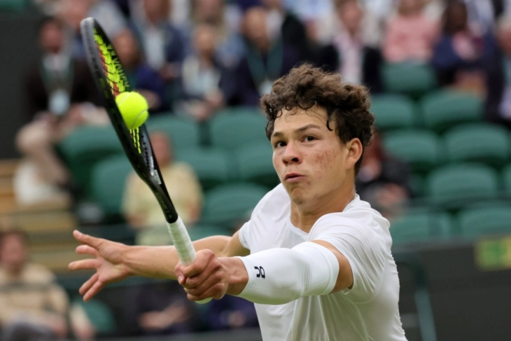 Шелтон за помалку од една минута го заврши продолжението