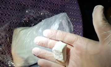 Во Скопје и Куманово лишени од слобода шест лица, осомничени дека набавувале, држеле и продавале амфетамин