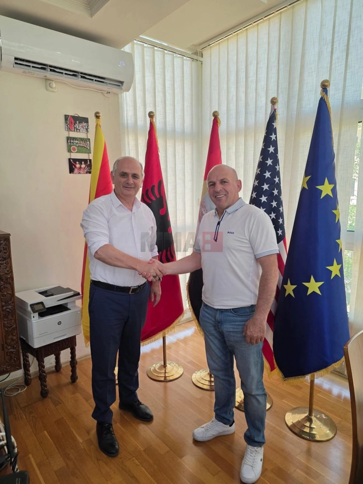 Kryetari i komunës së Pllasnicës për vizitë në Dibër dhe Qendër Zhupë