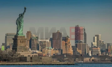 Сѐ повеќе земји ги предупредуваат своите граѓани за ризици при патување во САД