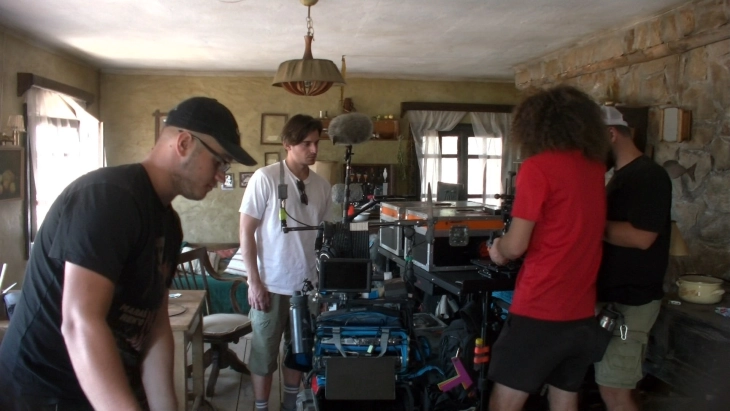 Режисерката на „Медена земја“, Котевска, снима нов филм - „Човек против јато“