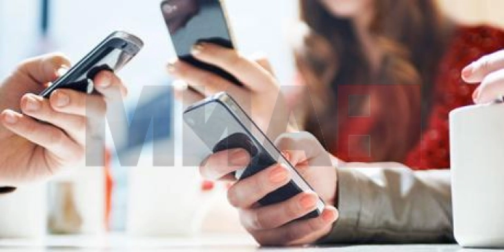 Најниско задоволство од цените во мобилната телефонија, една третина не ги читаат договорите  