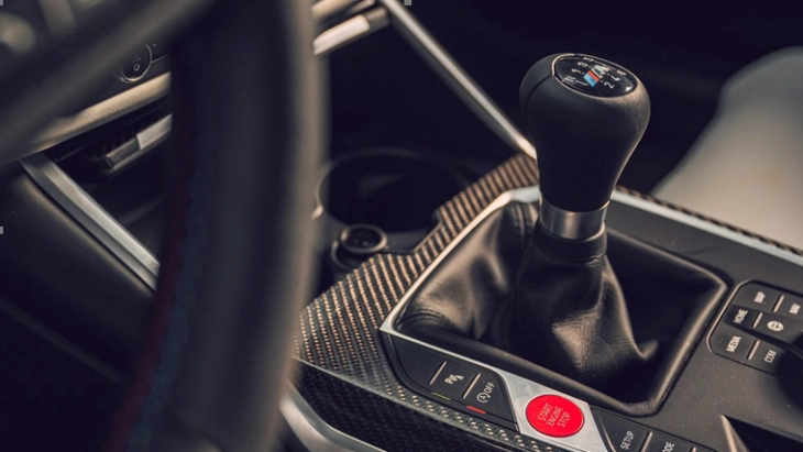 BMW не се откажува од рачниот менувач