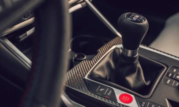 BMW не се откажува од рачниот менувач