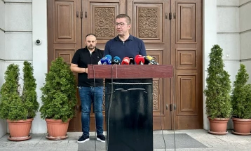 Kuptohet se nuk do të ketë taksa për të pamartuara dhe të pamartuar, por ne në heshtje po zhdukemi dhe kjo po kalon pa u vërejtur, thotë Mickoski