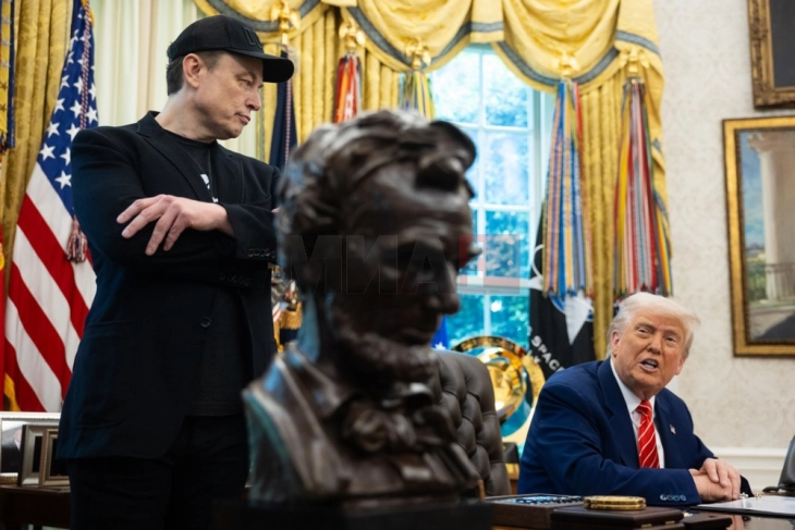 Продолжува судирот меѓу најмоќниот и најбогатиот човек во светот