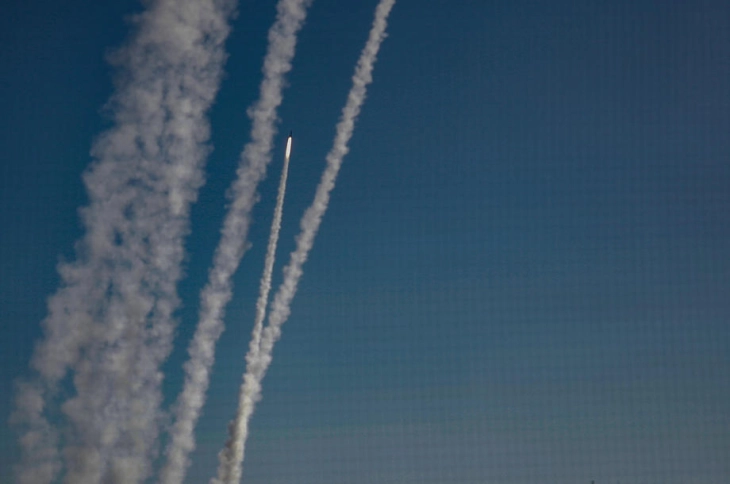 Izraeli nën sulm raketor nga Jemeni pas goditjeve ajrore ndaj huthëve