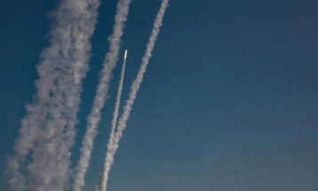 Izraeli nën sulm raketor nga Jemeni pas goditjeve ajrore ndaj huthëve