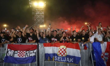 „Франкфуртер Алгемајне Цајтунг“: Концертот на Томпсон во Загреб – рехабилитација на усташкиот режим пред половина милион луѓе