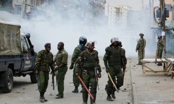 Судири во Кенија меѓу полицијата и демонстрантите кои бараат смена на претседателот