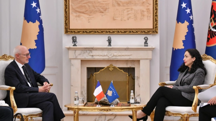 Претседателката Османи и францускиот амбасадор разговараа за блокирањето на конституирањето на косовското Собрание