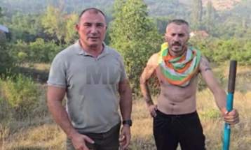 Angellovi: Nuk ka rrezik për banorët nga zjarri mbi Çuçer, nuk ka nevojë të përhapet panik