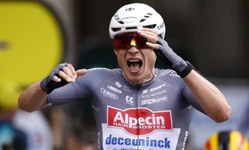 Тежок пад и откажување на победникот на првата етапа на Тур Де Франс