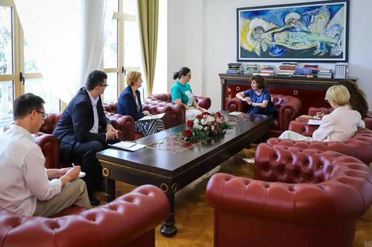 Takim i Siljanovskës me këshilltarët e pavarur të cilët i kontestojnë ndryshimet në Kodin Zgjedhor për numrin e nënshkrimeve për kandidatët e pavarur