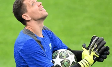 Шчесни го продолжи договорот со Барселона