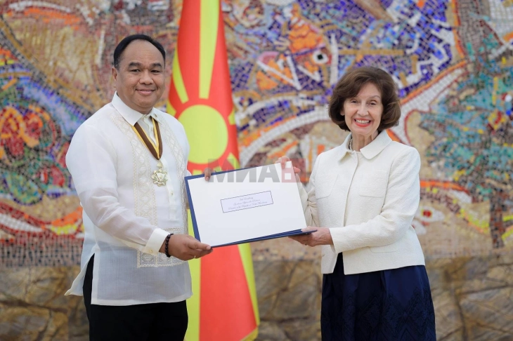 Siljanovska-Davkova pranoi letrat kredenciale të ambasadorit të jashtëzakonshëm dhe fuqiplotë të sapoemëruar të Filipineve